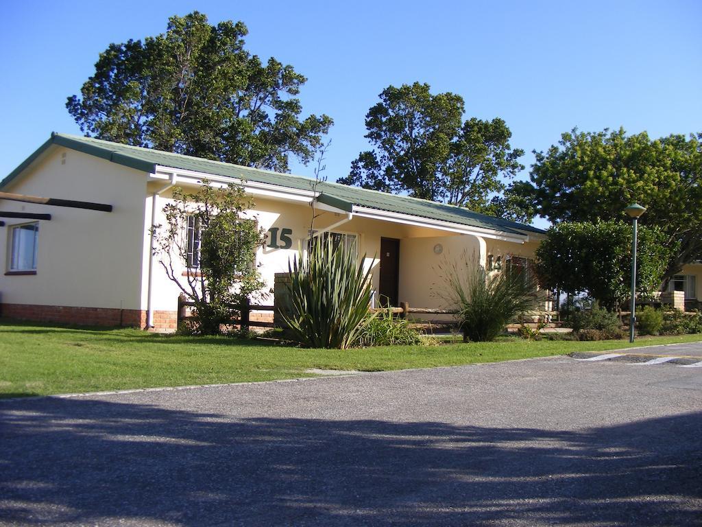 Pine Lodge Resort George Esterno foto
