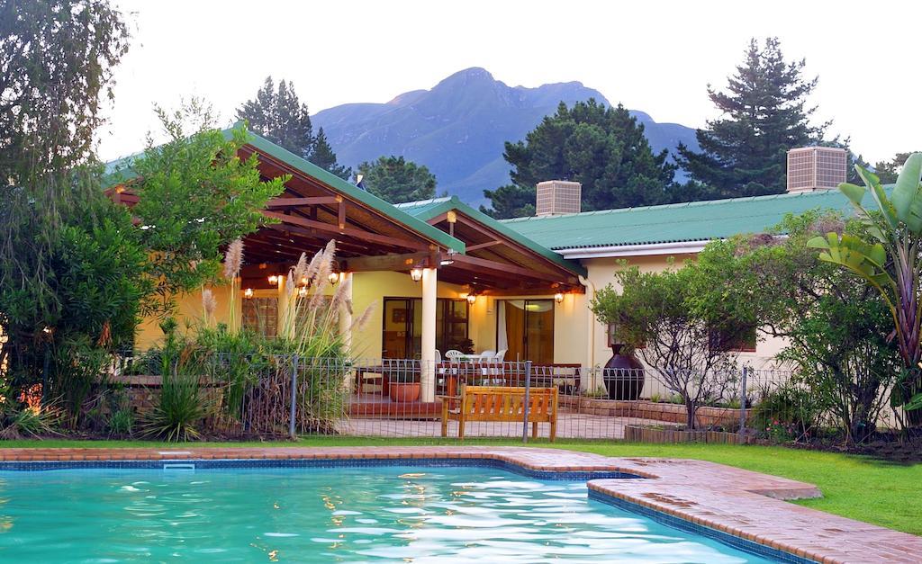 Pine Lodge Resort George Esterno foto
